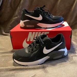 Nike Air Max Excee sneakers women’s size 7